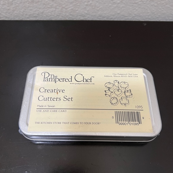 Pampered Chef Creative Cookie Cutters Set Never Been Opened - Picture 4 of 4